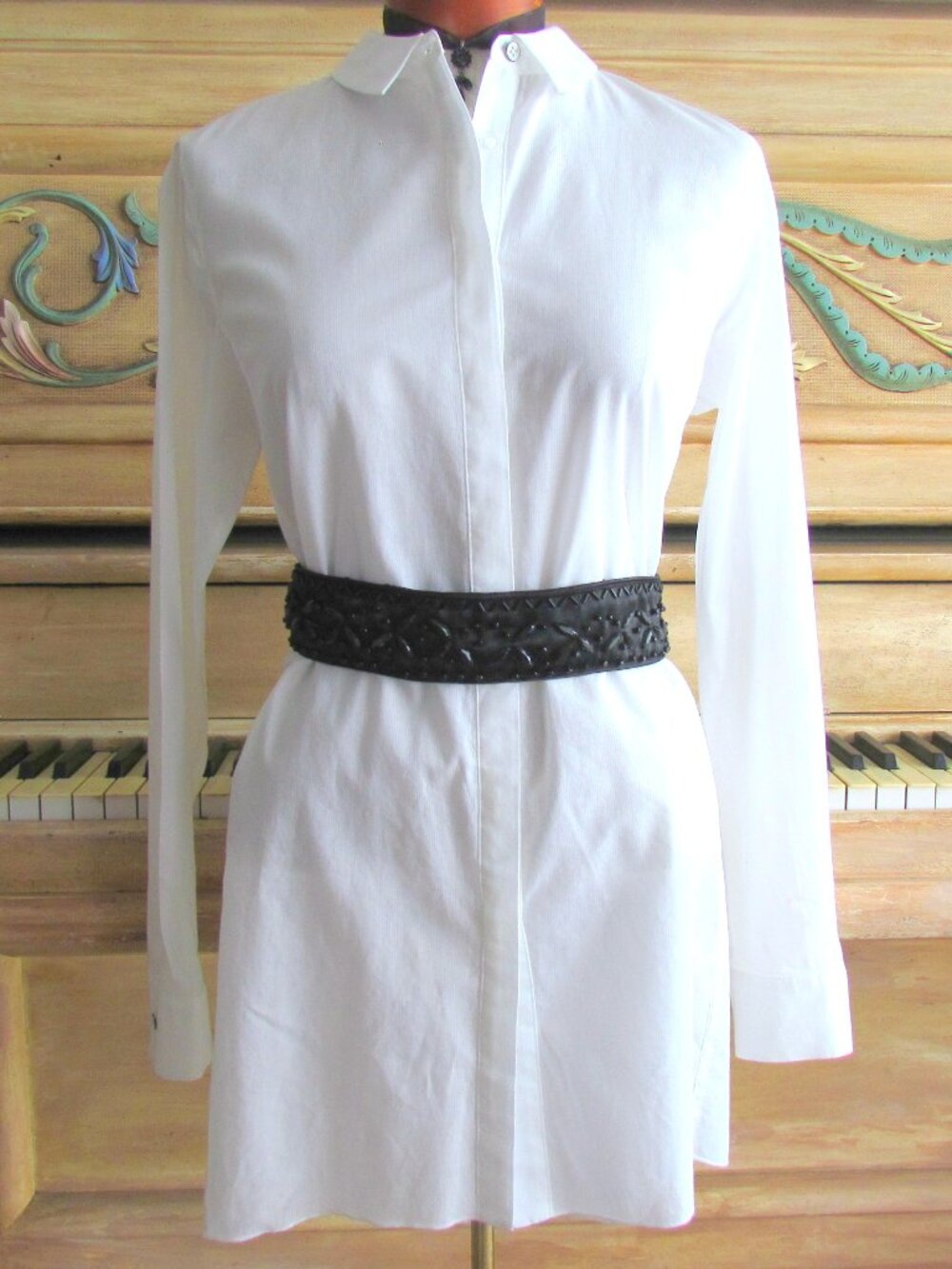 WHITE BLOUSE TUNIC, S, LONG CABI SHIRT w ANGEL WING BACK, COLLAR & BUTTON FRONT